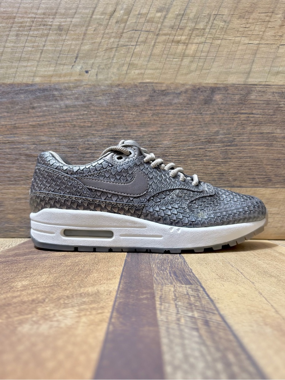 Nike Air Max 1 Reptile Metallic Athletic Running Sneakers Size 5.5 Women